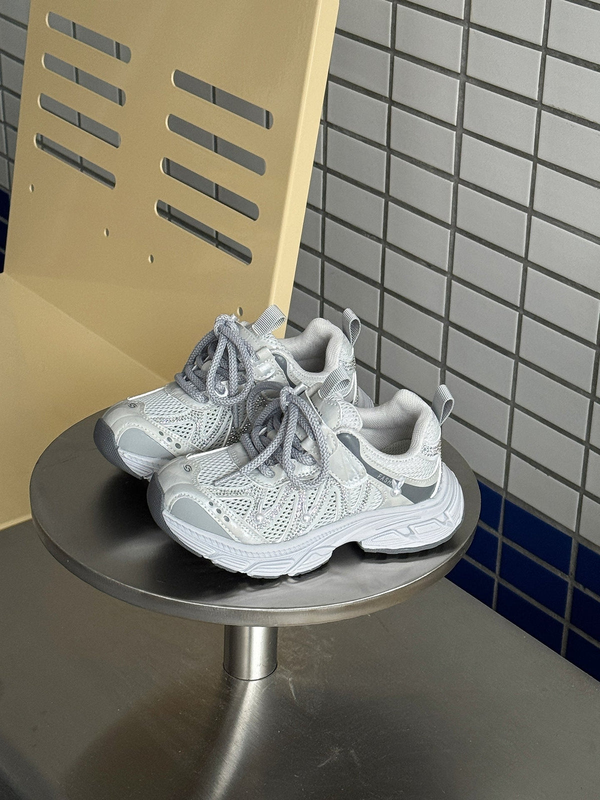 Children's Mesh Little Fashionable Lightweight Breathable Medium Children's Sports Shoes