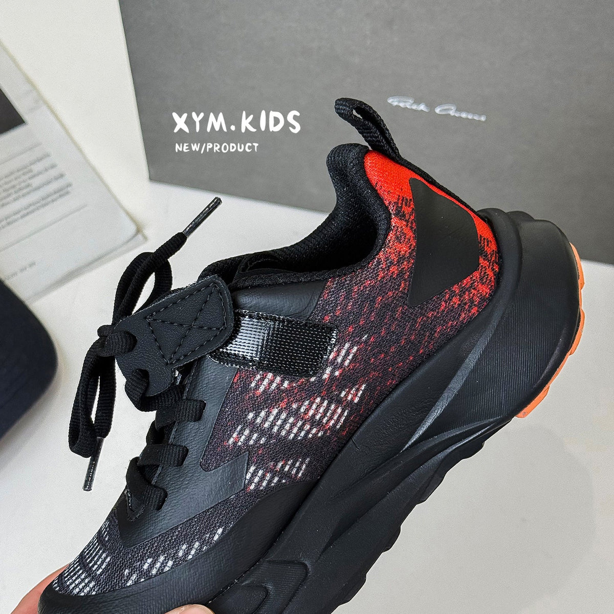 Children's Spring Fashion Color Contrast Lightweight Breathable Children's Sports Shoes