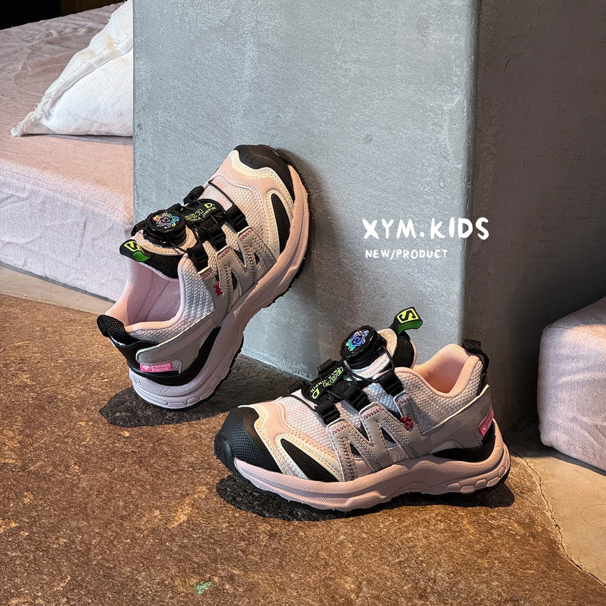Children's Rotating Buckle Spring Mesh Breathable Outdoor Children's Sports Shoes