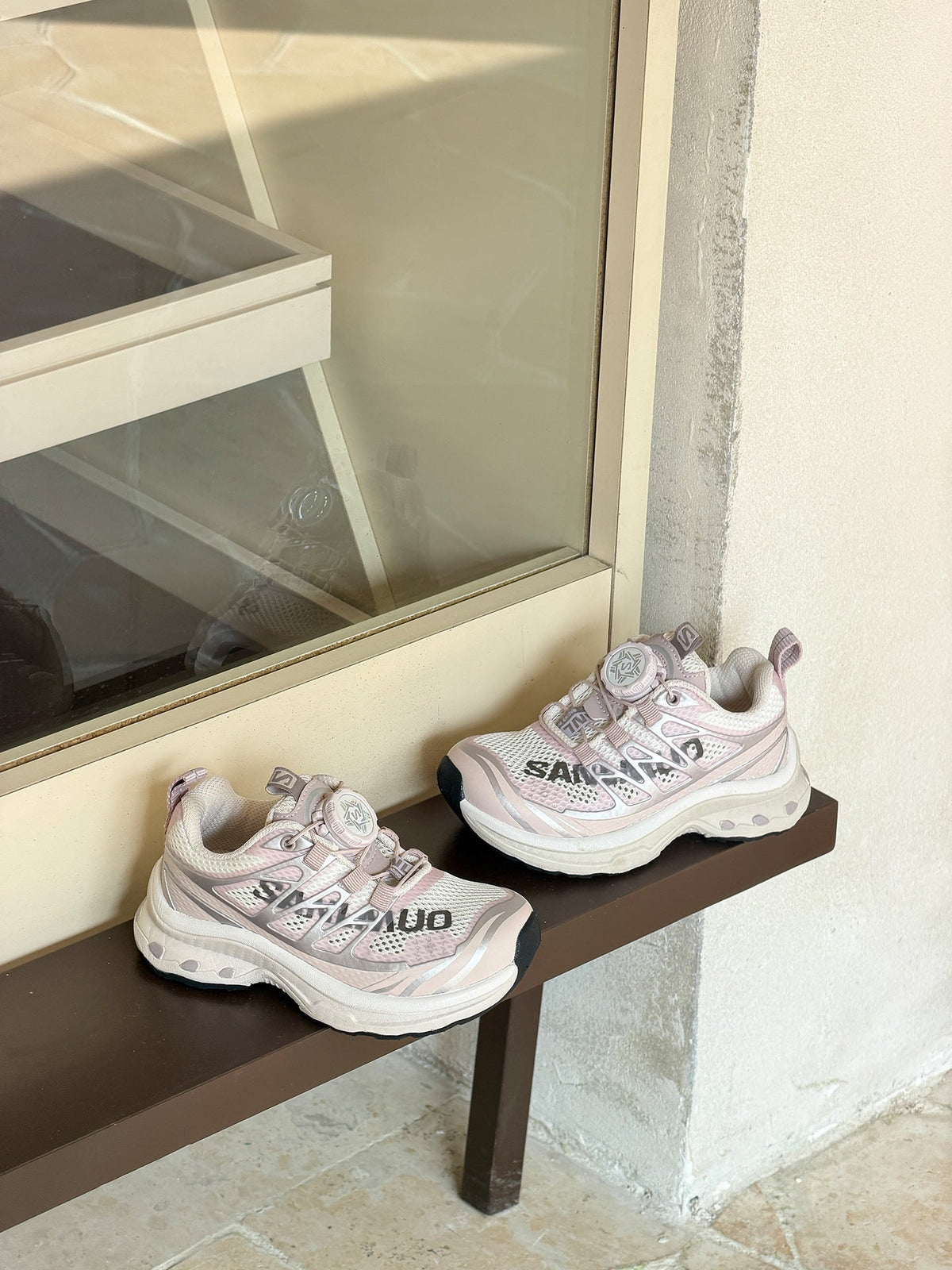 Children's Rotating Buckle Breathable Mesh Light Sneakers
