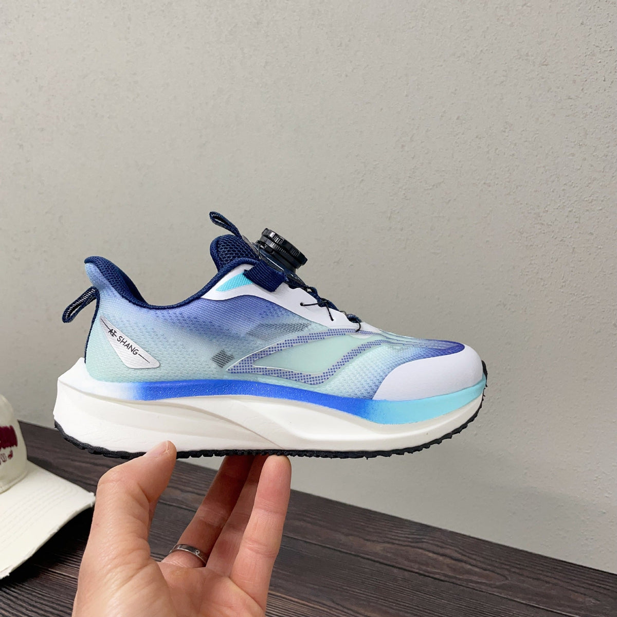 Children's Light Comfortable Rotating Button Summer Single Children's Sports Shoes
