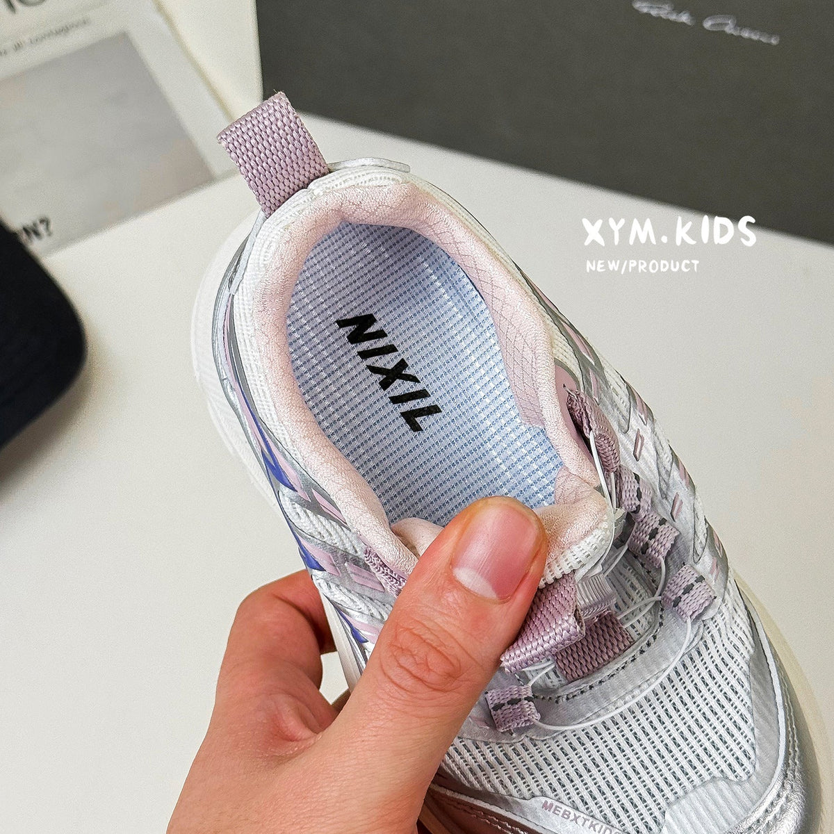 Children's Fashion Rotating Buckle Lightweight Breathable Outdoor Children's Sports Shoes