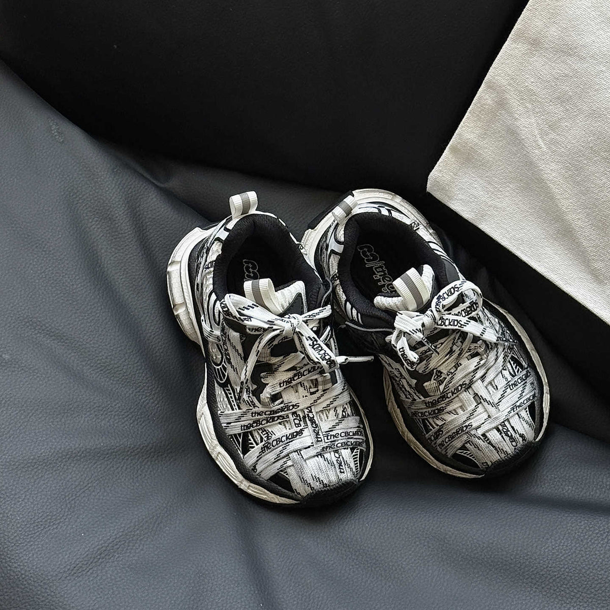 Children's Spider Paris Dad Lightweight Velcro Design Children's Sports Shoes