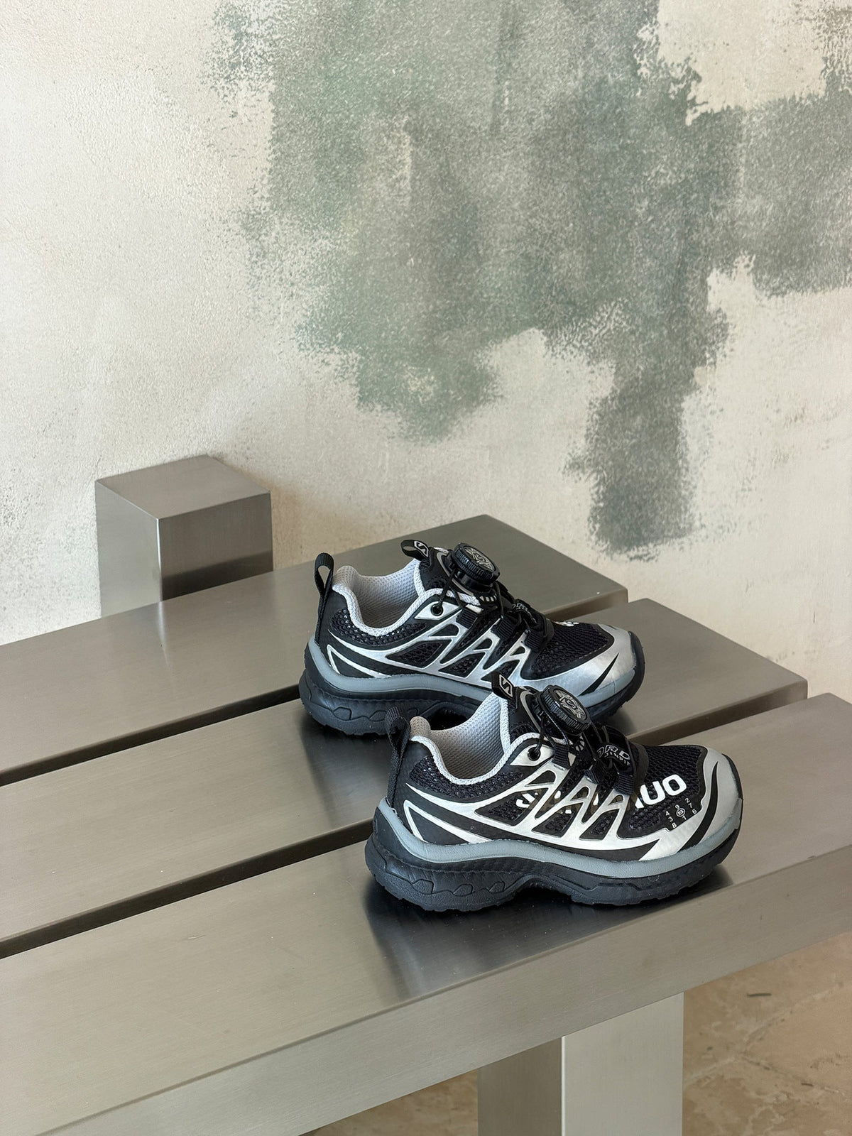 Children's Rotating Buckle Breathable Mesh Light Sneakers