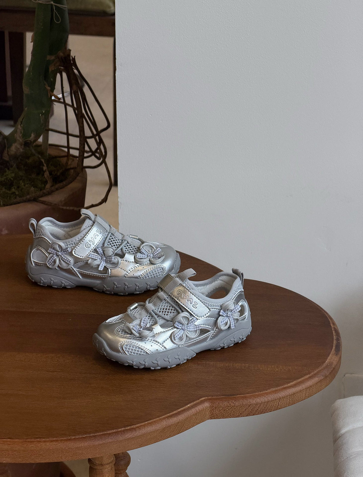 Children's Korean Style Hollow Flower For Middle Children's Sports Shoes