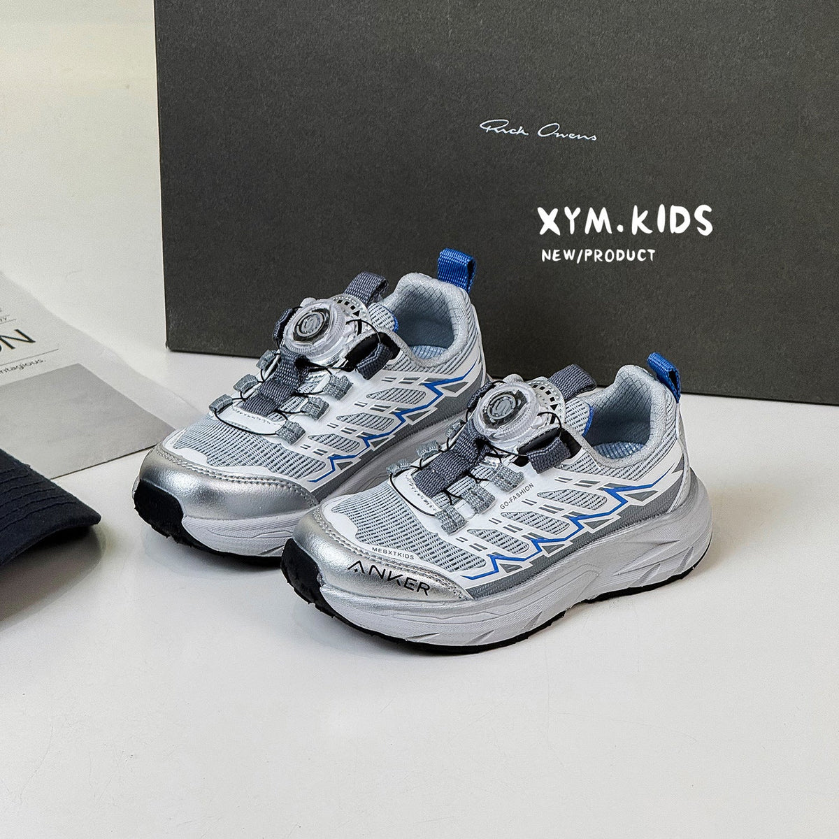 Children's Fashion Rotating Buckle Lightweight Breathable Outdoor Children's Sports Shoes
